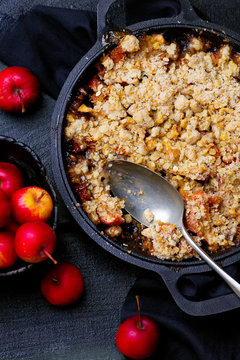 apple cramble with oat flakes