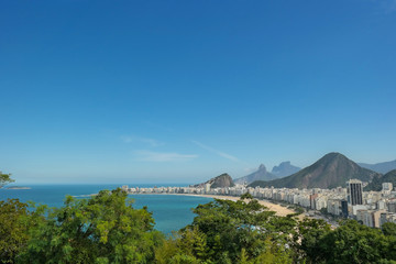 Fototapeta na wymiar Leme, sky, beach and tourism - Leme, céu, praia e turismo (Rio de Janeiro beach)