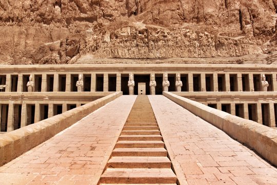 Le temple d'Hatchepsout sur le site de Deir el-Bahari en Egypte