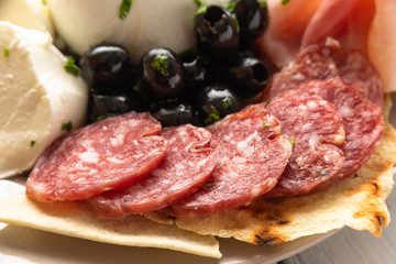 Fette di salame italiano
