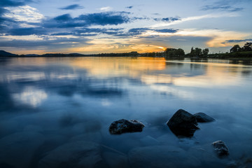 Traumhafter Sonnenuntergang am schönen Bodensee Sommer Urlaub
