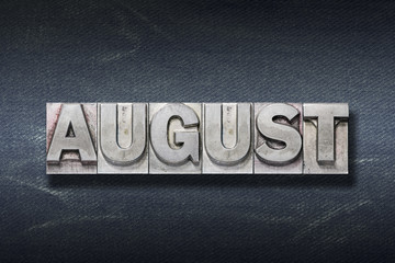 Naklejka premium August word den