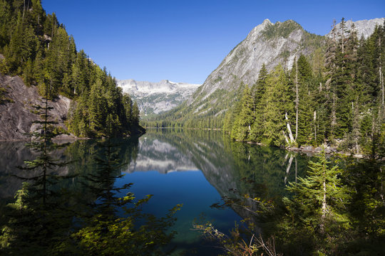 Idyllic view of Statlu Lake against mountains at forest - Powered by Adobe