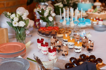 Candy Bar. Delicious sweet buffet with cupcakes. Sweet holiday buffet with cupcakes and other desserts.