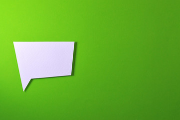 Fototapeta premium irregular text bubble on green background