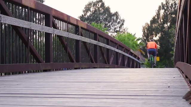 Hombre en bicleta