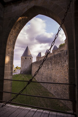 puerta castillo carcasone
