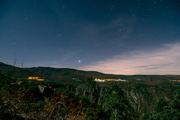 Obraz premium noche en el Ribeirsa Sacra, Lugo, Galicia, España, cañol del rio Sil