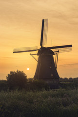 Fototapeta na wymiar Kinderdijk Sunrise
