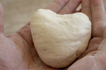 pagnotta di pizza a forma di cuore