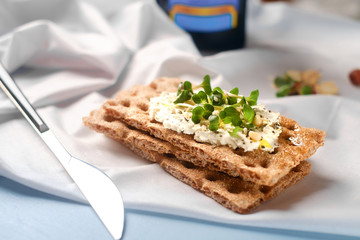 Crispbread with Cream Cheese and fresh herbs