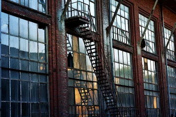 Foto op Plexiglas oud verlaten fabrieksgebouw in Lodz, Polen © teressa