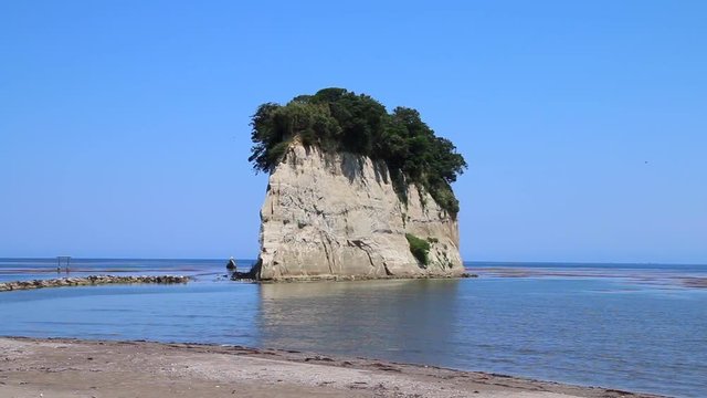 見附島・軍艦島（珠洲市・石川県）