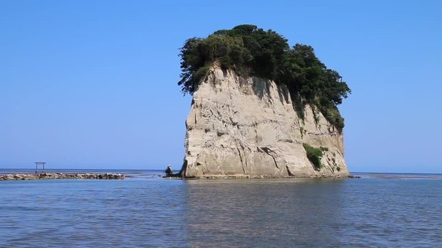 見附島・軍艦島（珠洲市・石川県）