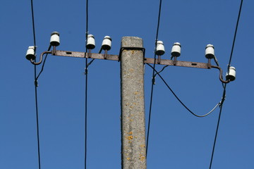 Alter Strommast