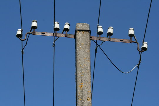 Alter Strommast