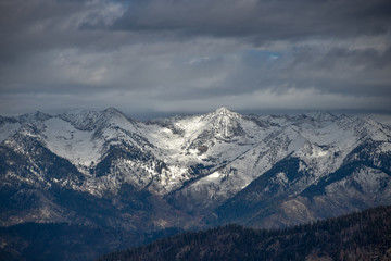 Obraz na płótnie Canvas Close up of distant high sierra peaks in Sequoia