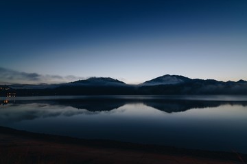 Fototapeta na wymiar Czorsztyn Lake at dawn