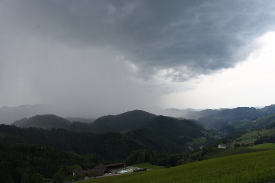 Ober&ouml;sterreich, Laussa, Spadenberg, Plattenberg, Landwirtschaft, Bauernhof, Sacherl, Stra&szlig;e, Weg, Forststra&szlig;e, Alpenvorland, Gewitter, Wolken