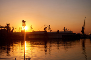Fototapeta na wymiar 4683377 Magnificent sunset over the sea in port