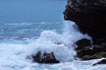 Sea waves breaking on rocks - 206460269