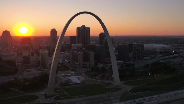 Aerial Missouri St Louis July 2017 Sunset 4K Inspire 2

Aerial video of St Louis in Missouri during a beautiful sunset.