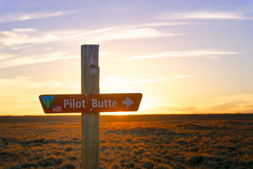 Sign to Pilot Butte along the Wild Horse Scenic Loop © tristanbnz