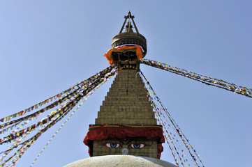 Stupa Bodnath oder Boudhanath oder Boudha, UNESCO-Weltkulturerbe, aufgemalte Augen, bunte Gebetsfahnen, tibetischer Buddhismus, Kathmandu, Kathmandutal, Nepal, Asien