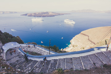 Vista al puerto viejo de la isla de Santorini, Grecia