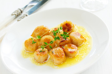 Scallops fried in cream sauce with herbs.