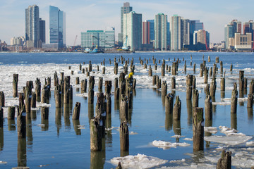 Obraz premium Hudson River Ice Flows