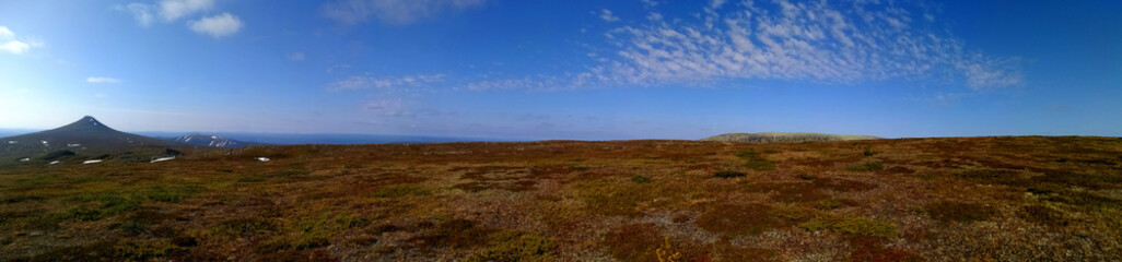 Karge Landschaft im Panoramaformat