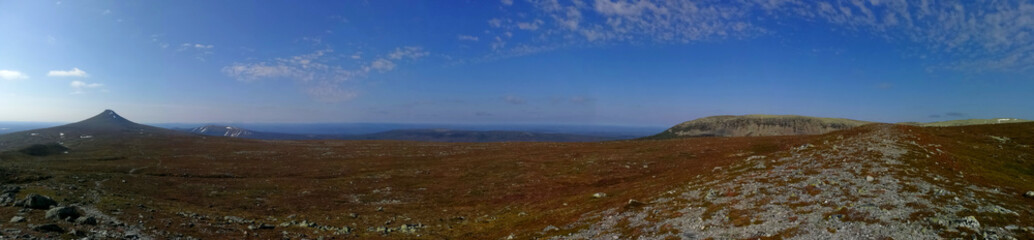 Karge Landschaft im Panoramformat