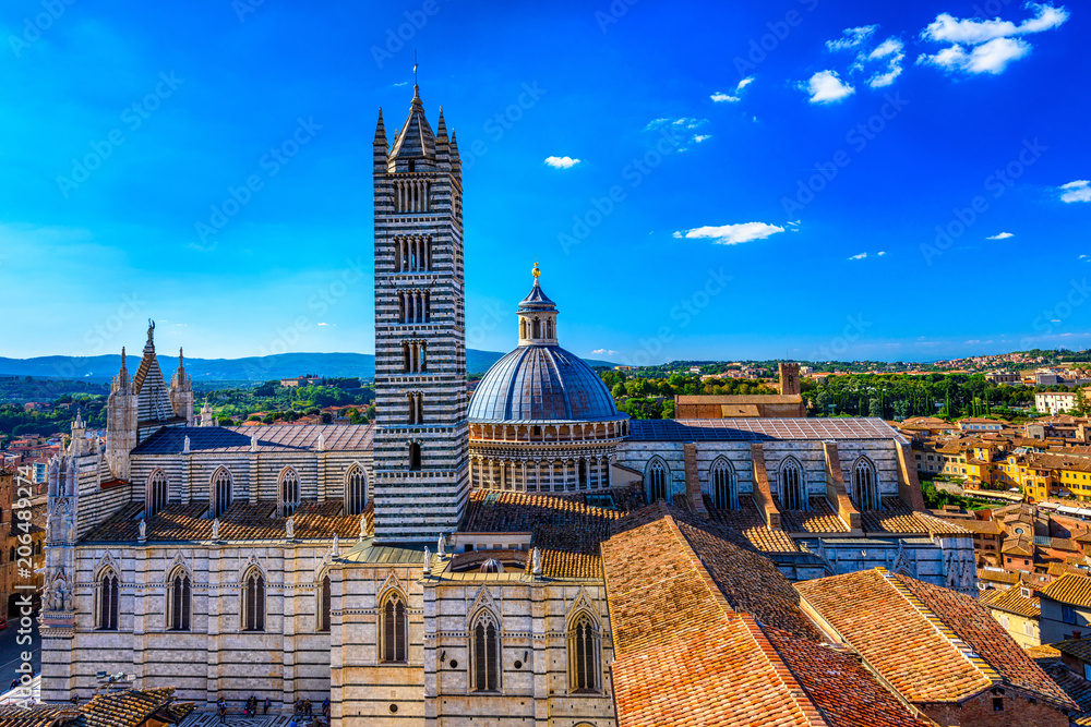 Wall mural view of siena cathedral (duomo di siena) and piazza del duomo in siena, italy.