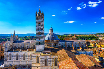 Obraz premium View of Siena Cathedral (Duomo di Siena) and Piazza del Duomo in Siena, Italy.
