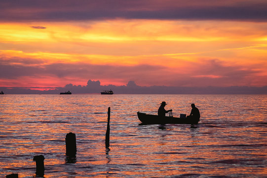 Silueta Pescadores Atardecer