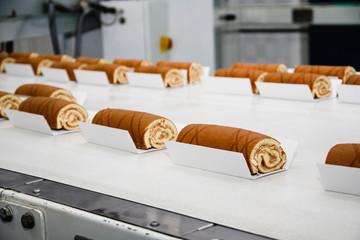 Multilayered sweet rolls