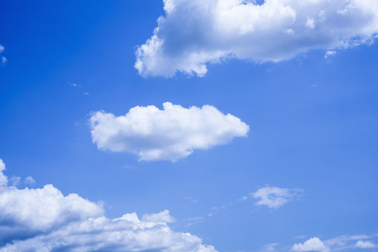 blue aky with white clouds on daylight