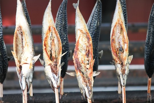 R&auml;ucherforellen am Spie&szlig;