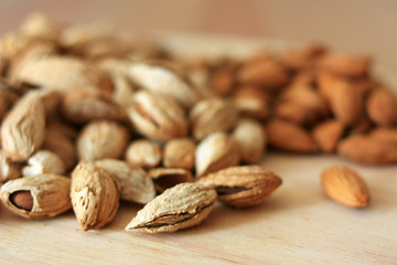 Fried inshell almonds