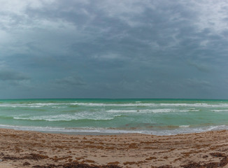 Fototapeta na wymiar Storm on the beach in Miami. View of storm seascape