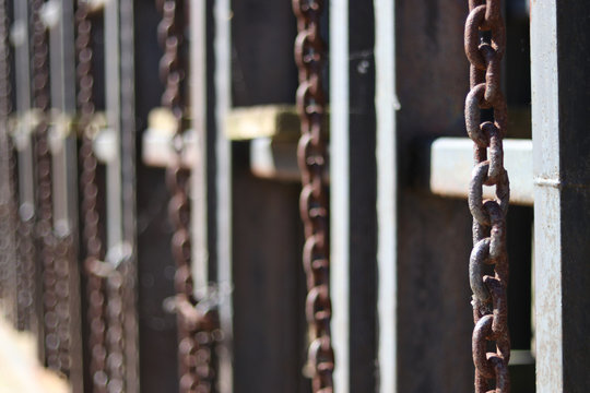 Big old rusty metal chains in port bataviawerf, zoomed in and clear depth of field