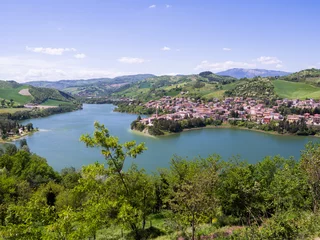 Foto op Canvas Mercatale artificial lake seen from the fortress of Sassocorvaro, Italy. © isaac74