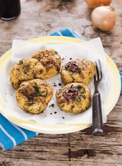 Caramelised onion potatoes with balsamic onions