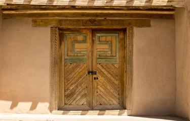 Obraz premium Closed doors at the Church of San José de la Gracia, village of Las Trampas near Santa Fe, New Mexico, USA.