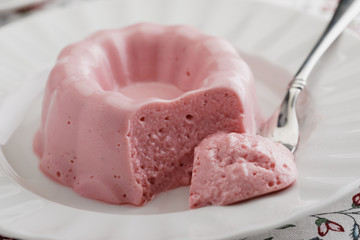 Raspberry agar mousse