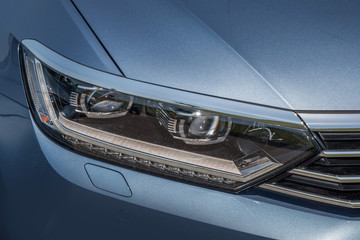 自動車のヘッドライト　Headlight of the old car