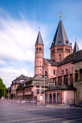 Fototapeta na wymiar Der Hohe Dom St. Martin zu Mainz, Deutschland