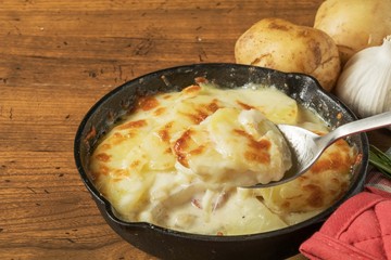 ポテトグラタン　WHOLE POTATO AND POTATO GRATIN