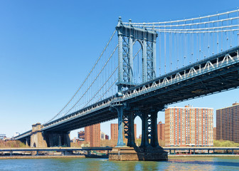 Fototapeta na wymiar Manhattan bridge over East River